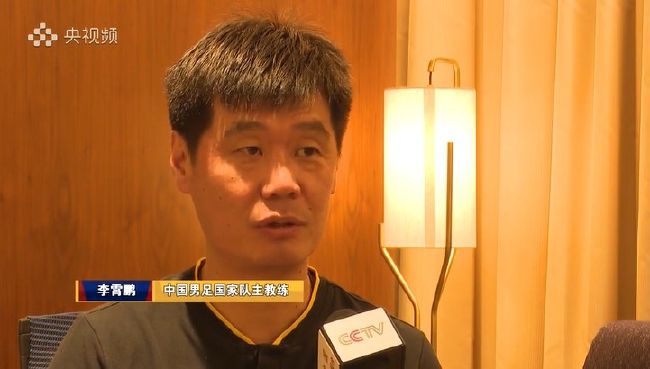 国米正在努力完成多名球员的续约，其中也包括了邓弗里斯，他的合同将在2025年夏天到期，但是他的年薪要求要远高于国米的报价，如果无法达成协议，国米考虑在冬窗出售他。